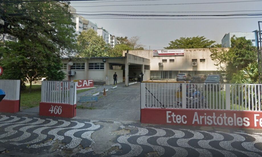 
                        <p><b>Technical course in eletronics at ETEC-Santos (Curso técnico em eletrônica na ETEC-Santos).</b></p>
                    