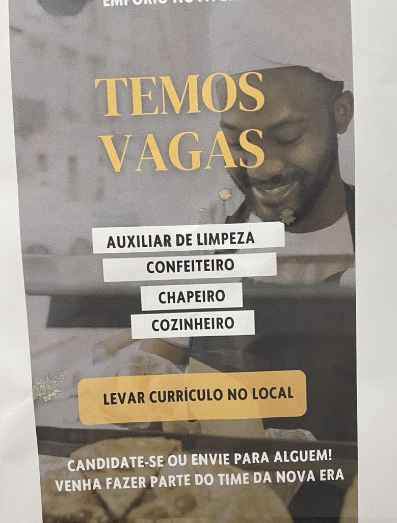 Cartaz de vagas abertas no Empório Nova Era