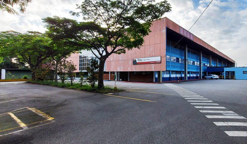 Fachada da ETEC Jorge Street, em São Caetano do Sul